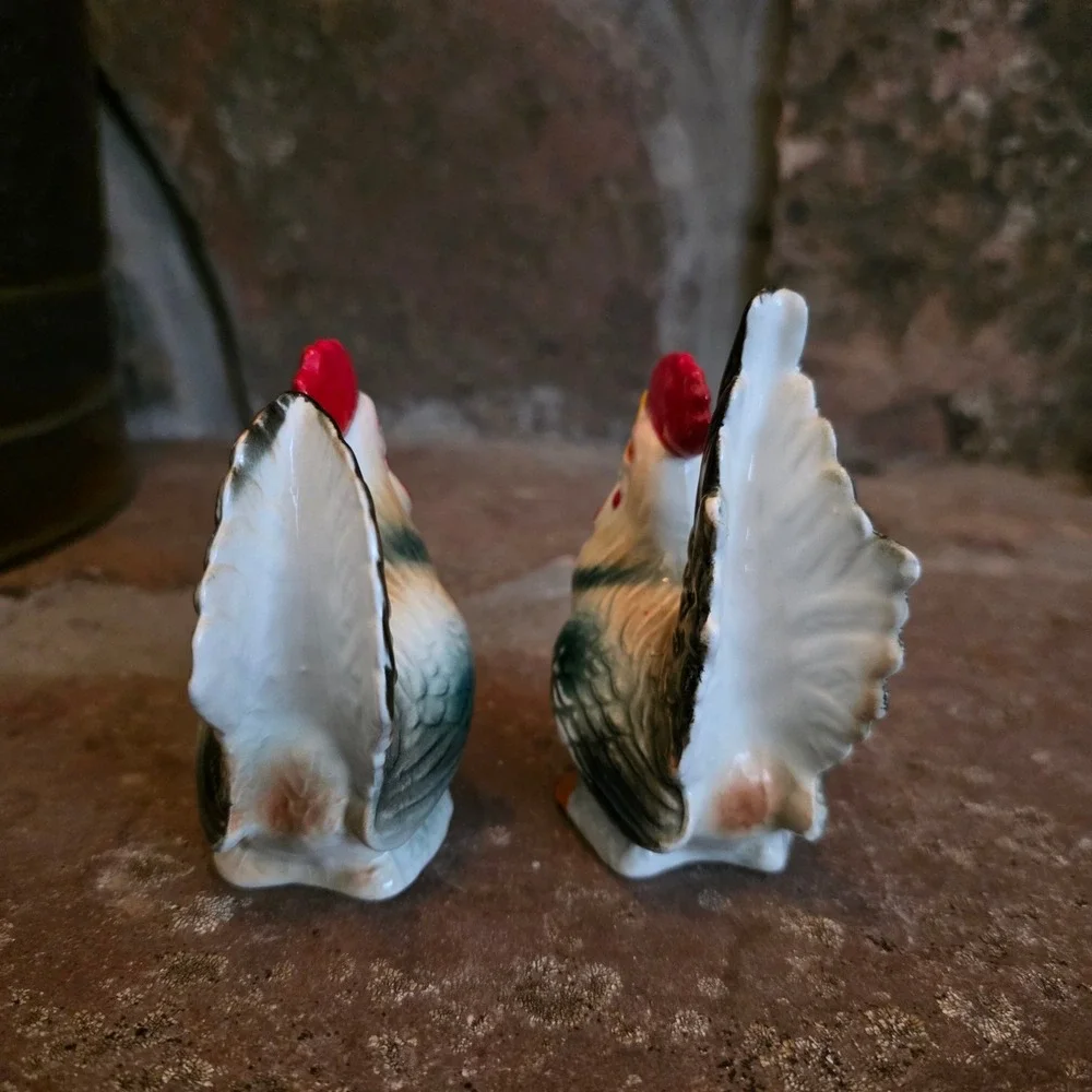 Vintage Rooster Salt and Pepper Shakers Ceramic Hand Painted Japan Farmhouse